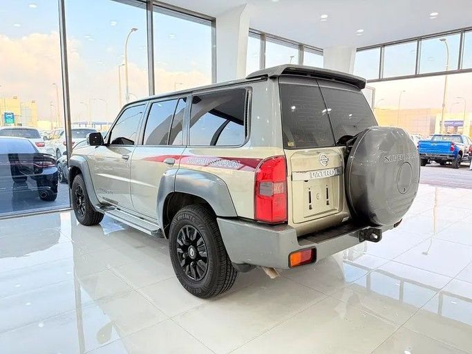 Used Nissan Patrol V (Y61) Facelift, 4.8 l, 2019 in Abu Dhabi by Al Bayan Motors, Golden color. GCC Specs | AUTO.AE