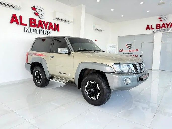 Used Nissan Patrol V (Y61) Facelift, 4.8 l, 2021 in Abu Dhabi by Al Bayan Motors, Golden color. GCC Specs | AUTO.AE