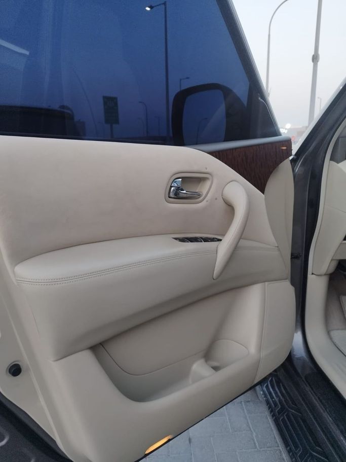 Подержанный Nissan Patrol VI (Y62) Рестайлинг, 5.6 л, 2018 в Абу-Даби от Diamond Waves Motors Коричневый цвет. Other | AUTO.AE