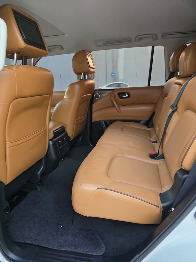 Подержанный Nissan Patrol VI (Y62) Рестайлинг, 5.6 л, 2015 в Абу-Даби от Diamond Waves Motors Белый цвет. Other | AUTO.AE