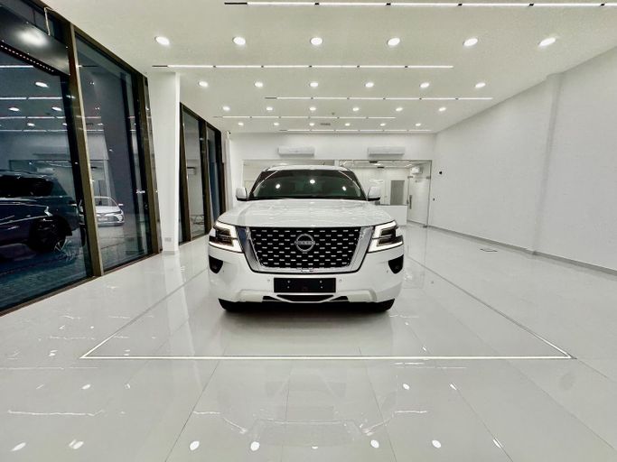 مستعملة Nissan Patrol عملية شد الوجه VI (Y62) 2, 5.6 l, 2024 في في أبو ظبي من Rageh Motors، اللون أبيض. مواصفات الخليج | AUTO.AE