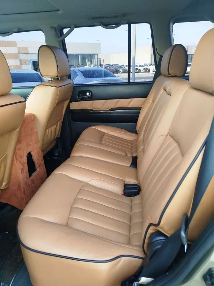 Used Nissan Patrol V (Y61) Facelift, 4.8 l, 2018 in Abu Dhabi by Al Asad Automobile Showroom, Golden color. GCC Specs | AUTO.AE