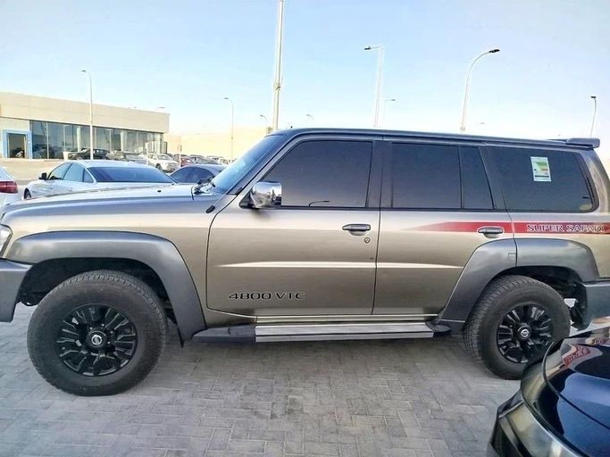 Used Nissan Patrol V (Y61) Facelift, 4.8 l, 2018 in Abu Dhabi by Al Asad Automobile Showroom, Golden color. GCC Specs | AUTO.AE