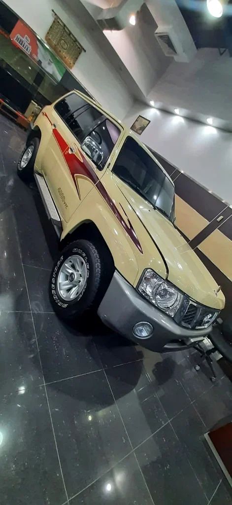 Used Nissan Patrol V (Y61) Facelift, 4.8 l, 2016 in Abu Dhabi by Al Asad Automobile Showroom, Beige color. GCC Specs | AUTO.AE
