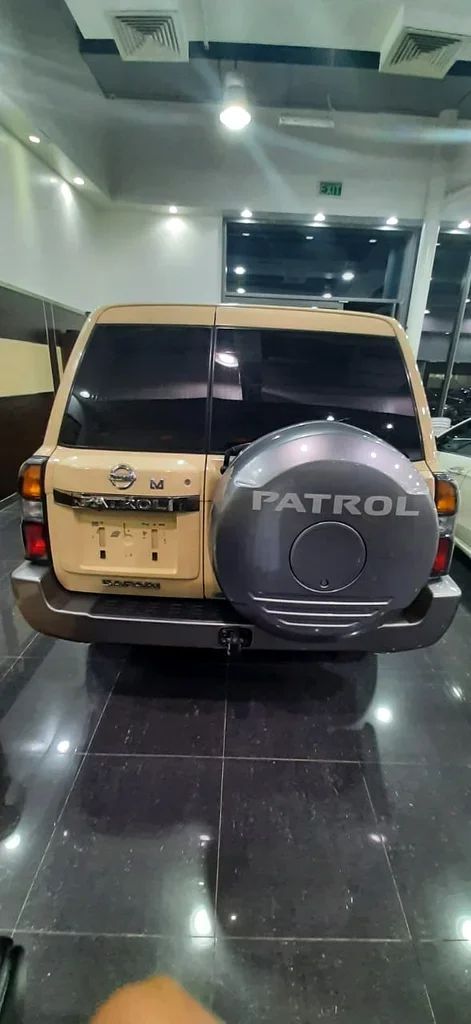 Used Nissan Patrol V (Y61) Facelift, 4.8 l, 2016 in Abu Dhabi by Al Asad Automobile Showroom, Beige color. GCC Specs | AUTO.AE