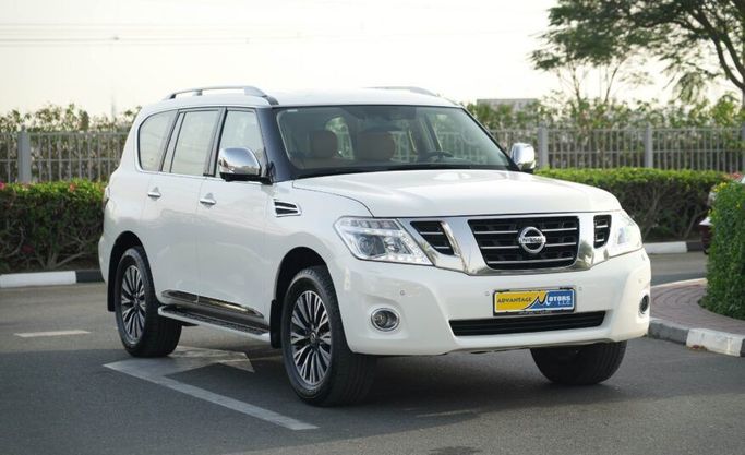 Подержанный Nissan Patrol VI (Y62) Рестайлинг, 4.0 л, 2018 в Абу-Даби от Advantage Motors Белый цвет. GCC | AUTO.AE