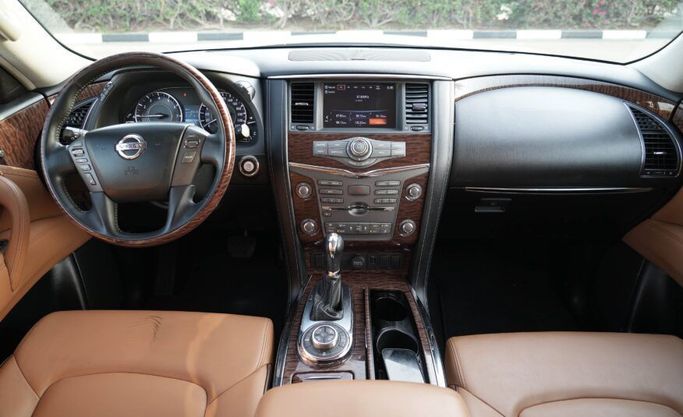 Подержанный Nissan Patrol VI (Y62) Рестайлинг, 4.0 л, 2018 в Абу-Даби от Advantage Motors Белый цвет. GCC | AUTO.AE