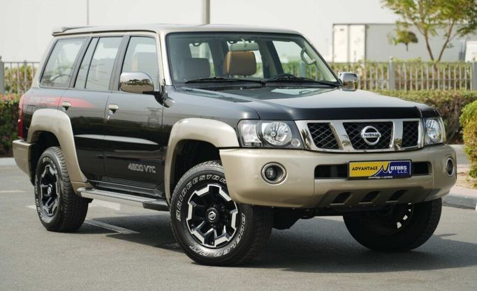 Used Nissan Patrol V (Y61) Facelift, 4.8 l, 2022 in Abu Dhabi by Advantage Motors, Golden color. GCC Specs | AUTO.AE