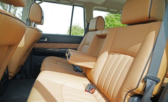 Used Nissan Patrol V (Y61) Facelift, 4.8 l, 2022 in Abu Dhabi by Advantage Motors, Golden color. GCC Specs | AUTO.AE