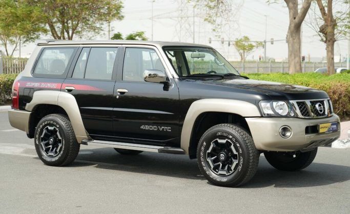 Used Nissan Patrol V (Y61) Facelift, 4.8 l, 2022 in Abu Dhabi by Advantage Motors, Golden color. GCC Specs | AUTO.AE