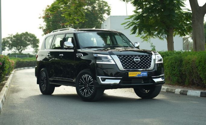 Подержанный Nissan Patrol VI (Y62) Рестайлинг 2, 3.5 л, 2023 в Абу-Даби от Advantage Motors Черный цвет. GCC | AUTO.AE
