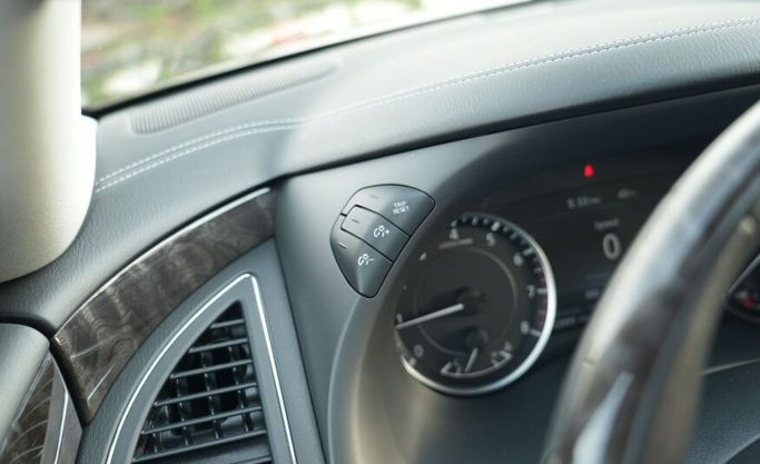 Подержанный Nissan Patrol VI (Y62) Рестайлинг 2, 3.5 л, 2023 в Абу-Даби от Advantage Motors Черный цвет. GCC | AUTO.AE