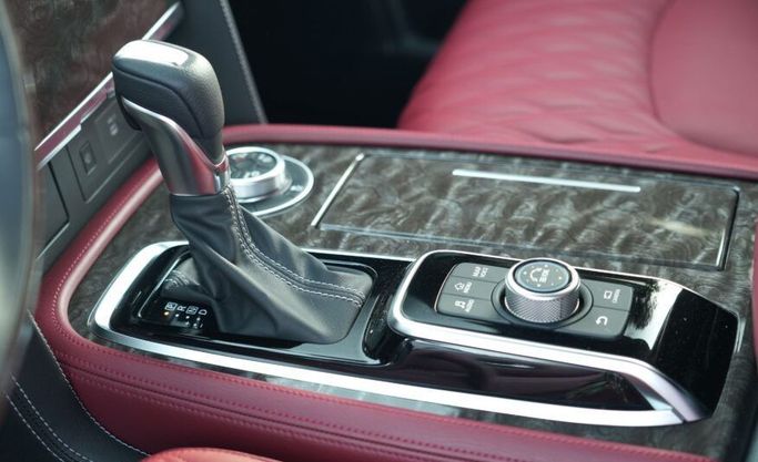 Подержанный Nissan Patrol VI (Y62) Рестайлинг 2, 3.5 л, 2023 в Абу-Даби от Advantage Motors Черный цвет. GCC | AUTO.AE