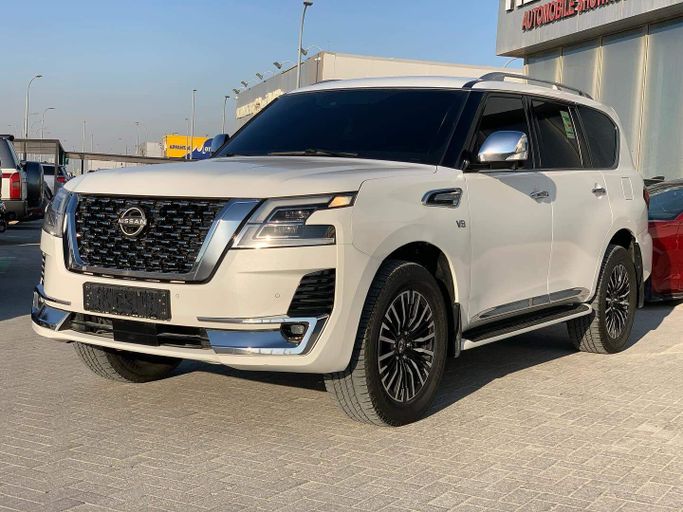 مستعملة Nissan Patrol عملية شد الوجه VI (Y62) 2, 4.0 l, 2023 في في أبو ظبي من Al Fajr Automobile showroom، اللون أبيض. أخرى | AUTO.AE