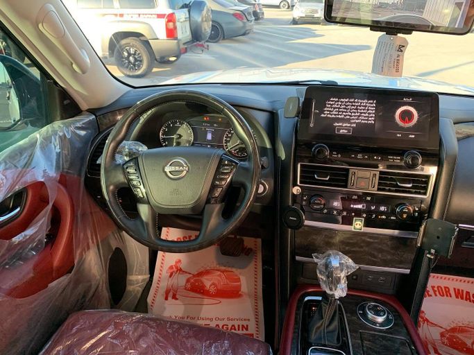 مستعملة Nissan Patrol عملية شد الوجه VI (Y62) 2, 4.0 l, 2023 في في أبو ظبي من Al Fajr Automobile showroom، اللون أبيض. أخرى | AUTO.AE