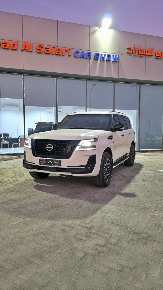 Подержанный Nissan Patrol VI (Y62) Рестайлинг, 5.6 л, 2016 в Абу-Даби Белый цвет. GCC | AUTO.AE