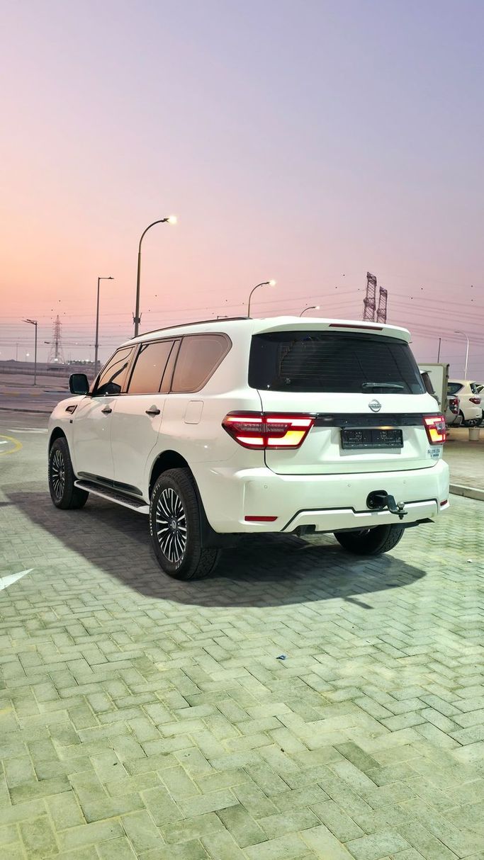 Подержанный Nissan Patrol VI (Y62) Рестайлинг, 5.6 л, 2016 в Абу-Даби Белый цвет. GCC | AUTO.AE