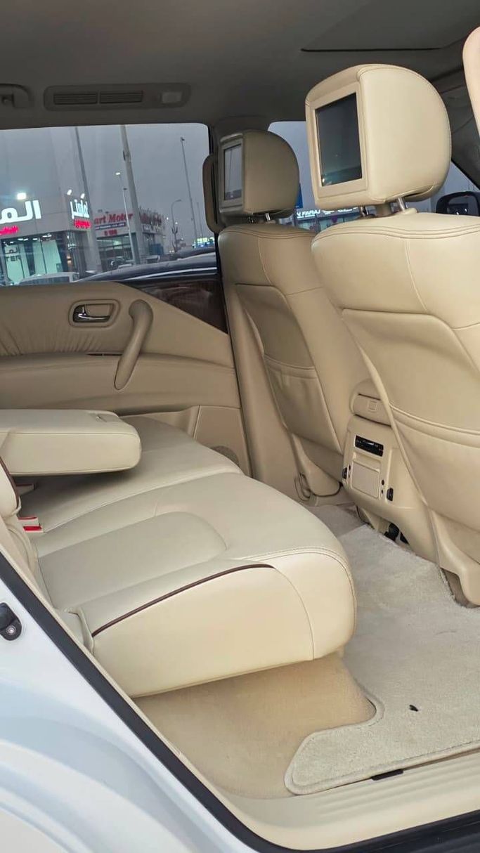 Used Nissan Patrol VI (Y62) Facelift, 5.6 l, 2019 in Abu Dhabi, White color. GCC Specs | AUTO.AE