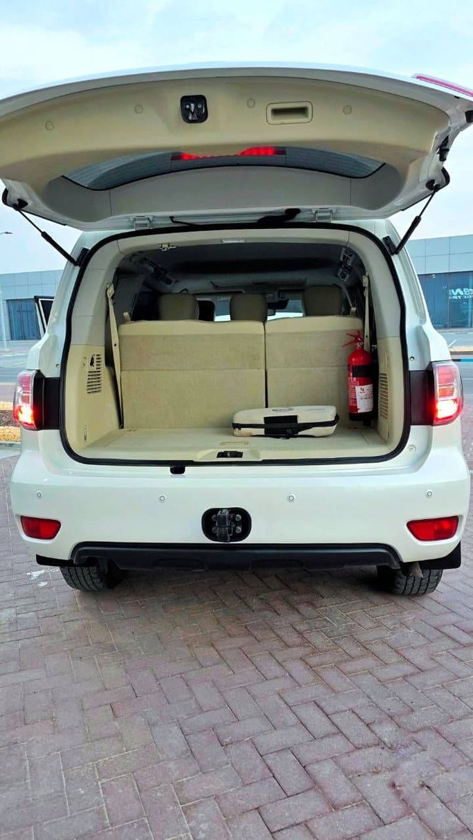 Used Nissan Patrol VI (Y62) Facelift, 5.6 l, 2019 in Abu Dhabi, White color. GCC Specs | AUTO.AE