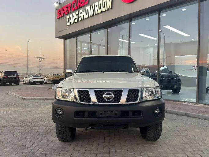 Used Nissan Patrol V (Y61) Facelift, 4.8 l, 2023 in Abu Dhabi by Super Class Cars Showroom, White color. GCC Specs | AUTO.AE