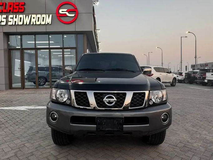 Used Nissan Patrol V (Y61) Facelift, 4.8 l, 2022 in Abu Dhabi by Super Class Cars Showroom, Black color. GCC Specs | AUTO.AE