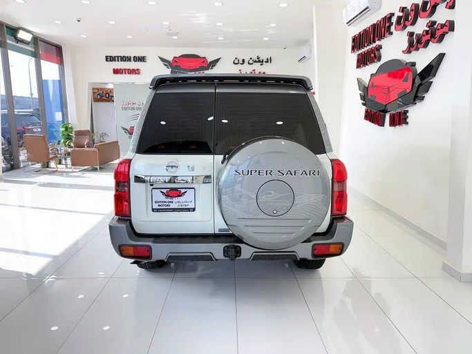 Used Nissan Patrol V (Y61) Facelift, 4.8 l, 2024 in Abu Dhabi by Edition One Motors, White color. GCC Specs | AUTO.AE