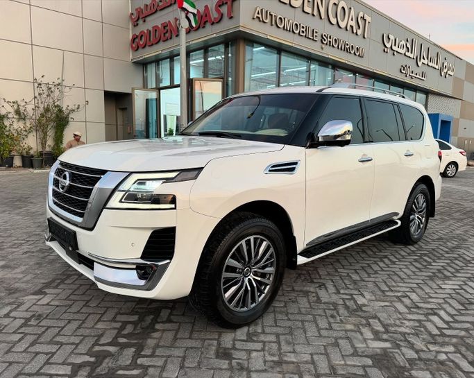 Подержанный Nissan Patrol VI (Y62) Рестайлинг 2, 4.0 л, 2021 в Абу-Даби от Golden coast automobile showroom Белый цвет.  | AUTO.AE