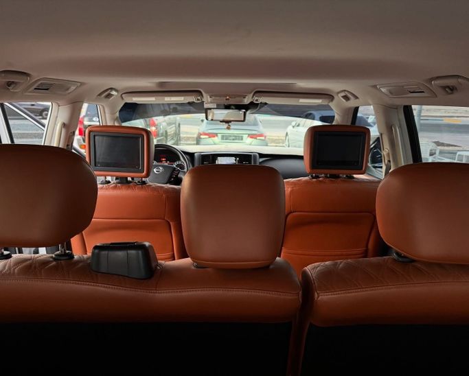 Подержанный Nissan Patrol VI (Y62) Рестайлинг 2, 4.0 л, 2021 в Абу-Даби от Golden coast automobile showroom Белый цвет.  | AUTO.AE