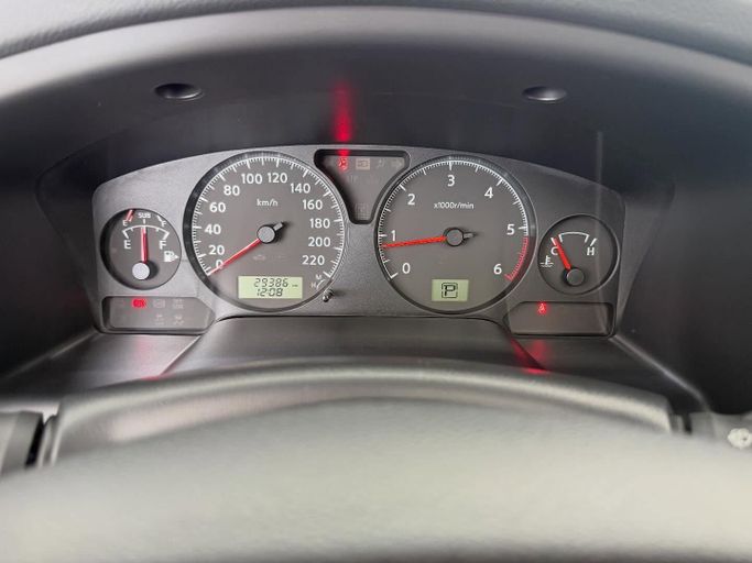 Подержанный Nissan Patrol V (Y61) Рестайлинг, 4.8 л, 2024 в Абу-Даби от Speed Car Motors Серебристый цвет.  | AUTO.AE