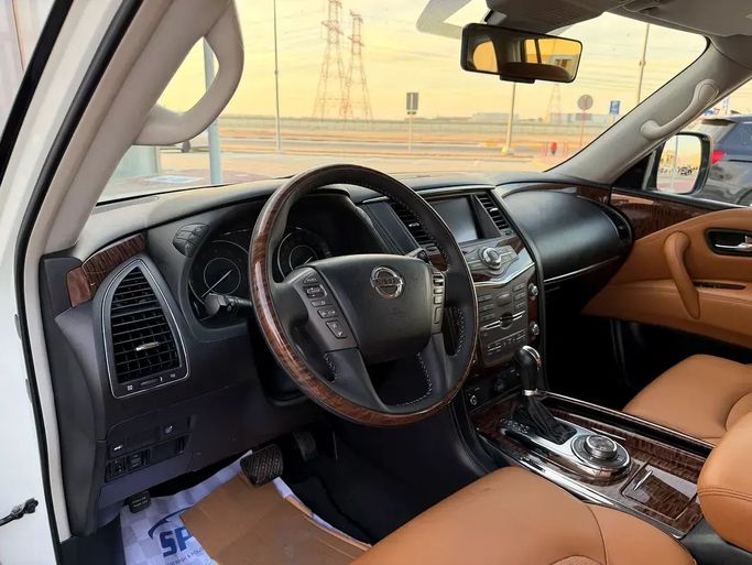 Подержанный Nissan Patrol VI (Y62) Рестайлинг 2, 5.6 л, 2019 в Абу-Даби от Al Laith Cars Showroom Белый цвет. GCC | AUTO.AE