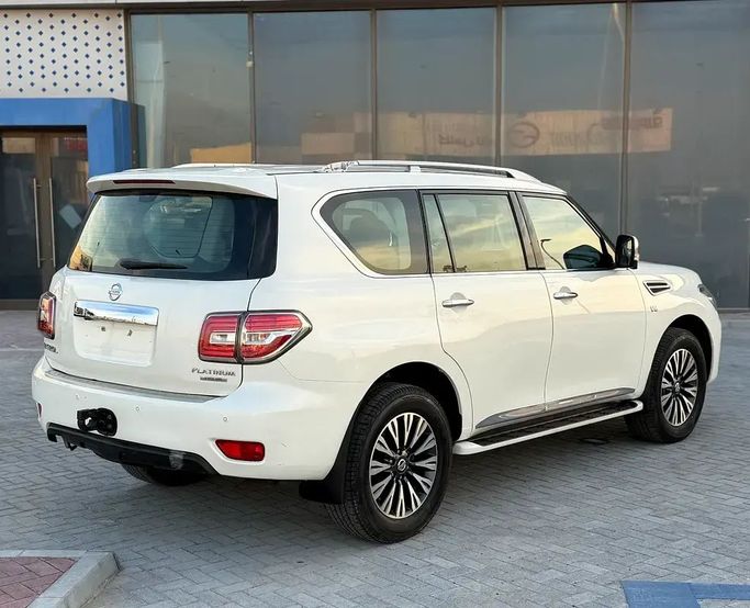 Подержанный Nissan Patrol VI (Y62) Рестайлинг 2, 5.6 л, 2019 в Абу-Даби от Al Laith Cars Showroom Белый цвет. GCC | AUTO.AE