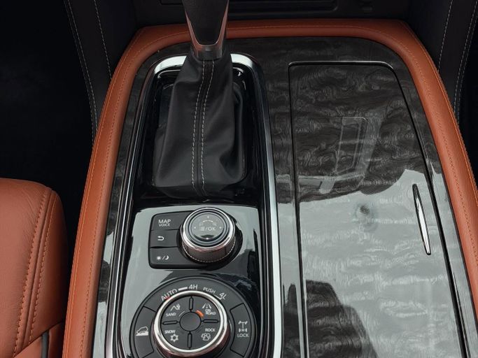 Подержанный Nissan Patrol VI (Y62) Рестайлинг 2, 5.6 л, 2024 в Абу-Даби от Speed Car Motors Белый цвет. GCC | AUTO.AE