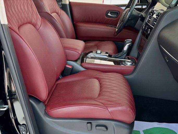 Подержанный Nissan Patrol VI (Y62) Рестайлинг 2, 5.6 л, 2024 в Абу-Даби от Speed Car Motors Черный цвет. GCC | AUTO.AE