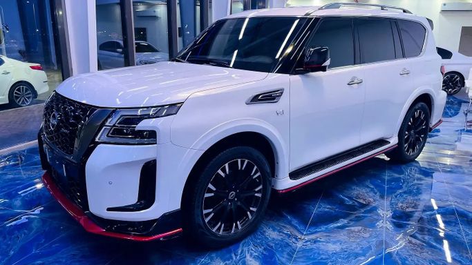 Подержанный Nissan Patrol VI (Y62) Рестайлинг 2, 5.6 л, 2022 в Абу-Даби от Al Fateh Used Automobiles Showroom Белый цвет. GCC | AUTO.AE