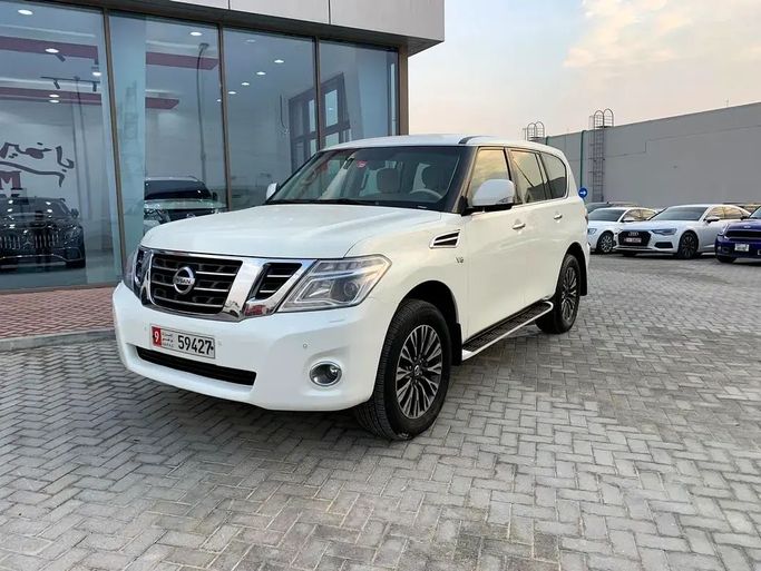 Used Nissan Patrol VI (Y62) Facelift, 5.6 l, 2015 in Abu Dhabi by Panamera Motors, White color. GCC Specs | AUTO.AE