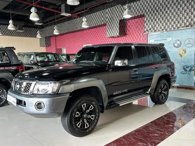 Подержанный Nissan Patrol V (Y61) Рестайлинг, 4.8 л, 2023 в Абу-Даби от Speed Car Motors Черный цвет. GCC | AUTO.AE
