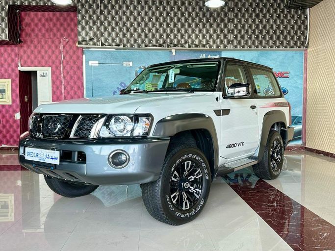 Новый Nissan Patrol V (Y61) Рестайлинг, 4.8 л, 2024 в Абу-Даби от Speed Car Motors Белый цвет. GCC | AUTO.AE