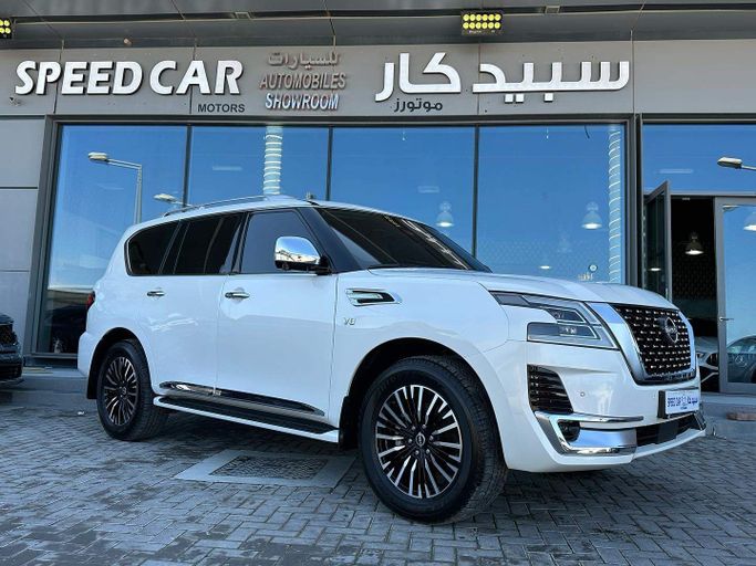 Подержанный Nissan Patrol VI (Y62) Рестайлинг 2, 5.6 л, 2022 в Абу-Даби от Speed Car Motors Белый цвет.  | AUTO.AE