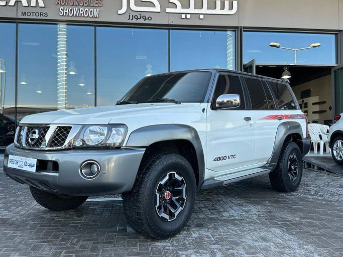 Used Nissan Patrol V (Y61) Facelift, 4.8 l, 2021 in Abu Dhabi by Speed Car Motors, White color.  | AUTO.AE