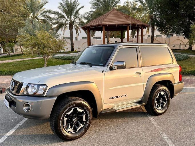 Подержанный Nissan Patrol V (Y61) Рестайлинг, 4.8 л, 2022 в Абу-Даби от Speed Car Motors Белый цвет. GCC | AUTO.AE