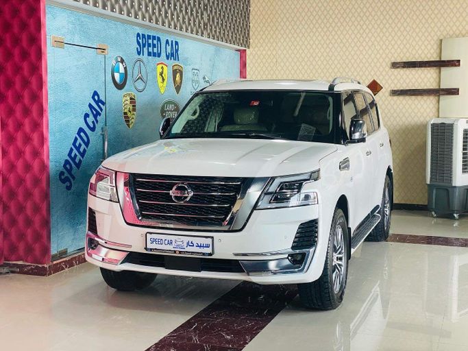 Подержанный Nissan Patrol VI (Y62) Рестайлинг 2, 5.6 л, 2021 в Абу-Даби от Speed Car Motors Белый цвет. GCC | AUTO.AE