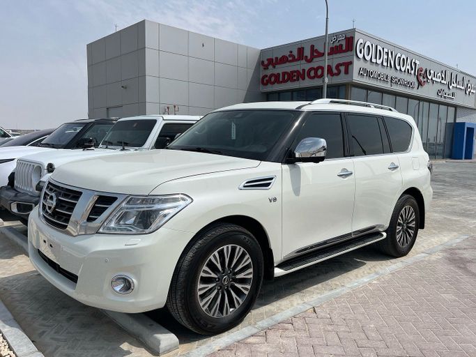 Подержанный Nissan Patrol VI (Y62) Рестайлинг, 5.6 л, 2019 в Абу-Даби от Golden coast automobile showroom Белый цвет. GCC | AUTO.AE