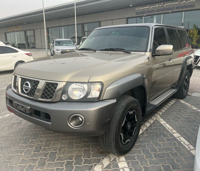 Used Nissan Patrol V (Y61) Facelift, 4.8 l, 2021 in Abu Dhabi by Golden coast automobile showroom, Tan color. GCC Specs | AUTO.AE