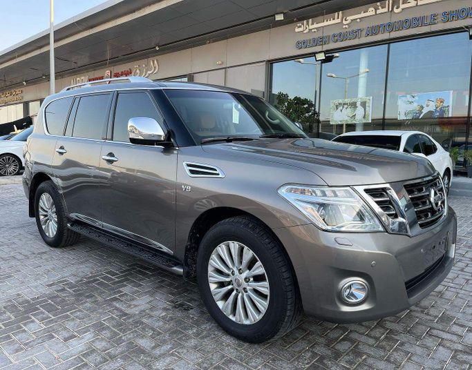 Used Nissan Patrol VI (Y62) Facelift, 5.6 l, 2017 in Abu Dhabi by Golden coast automobile showroom, Grey color. GCC Specs | AUTO.AE