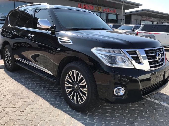 Used Nissan Patrol VI (Y62) Facelift, 5.6 l, 2016 in Abu Dhabi by Golden coast automobile showroom, Black color. GCC Specs | AUTO.AE