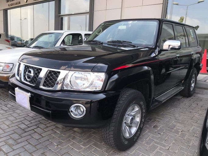 Used Nissan Patrol V (Y61) Facelift, 4.8 l, 2021 in Abu Dhabi by Golden coast automobile showroom, Black color. GCC Specs | AUTO.AE