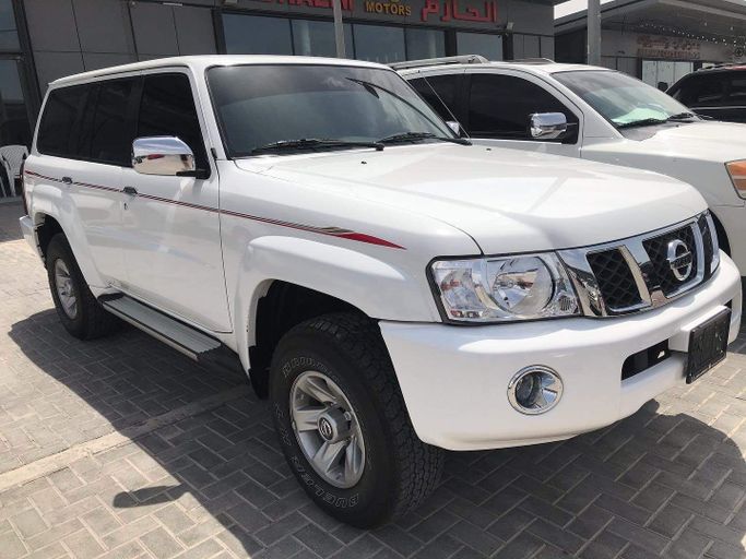 New Nissan Patrol V (Y61) Facelift, 4.8 l, 2020 in Abu Dhabi by Golden coast automobile showroom, White color. GCC Specs | AUTO.AE