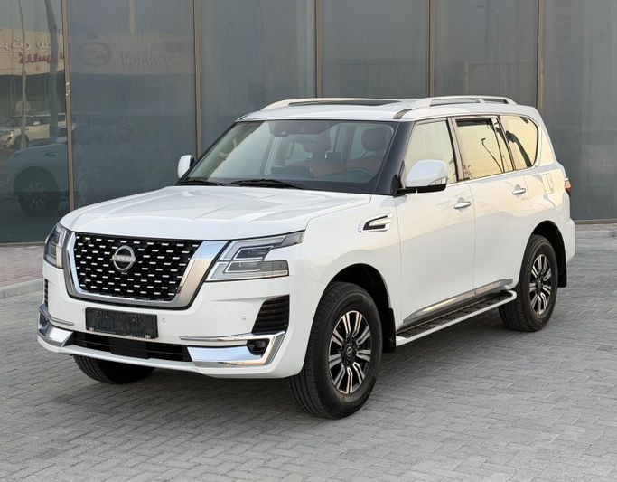 مستعملة Nissan Patrol عملية فيس ليفت VI (Y62) 2, 4.0 l, 2023 في في أبو ظبي من Al Laith Cars Showroom، اللون أبيض. مواصفات الخليج | AUTO.AE