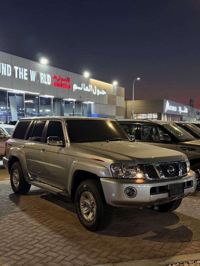 مستعملة Nissan Patrol عملية فيس ليفت V (Y61), 4.8 l, 2024 في في الإمارات, أبوظبي من Around The World Auto Mobile، اللون فضي.  | AUTO.AE | إعلان #275011