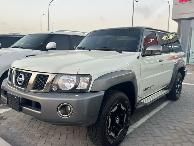Подержанный Nissan Patrol V (Y61) Рестайлинг, 4.8 л, 2022 в ОАЭ, Абу-Даби от Super Class Cars Showroom Белый цвет. GCC | AUTO.AE | Объявление #275626